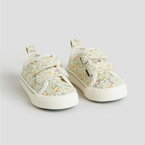 H&M Floral Pattern Canvas Sneaker NWT!!! Size 7.5